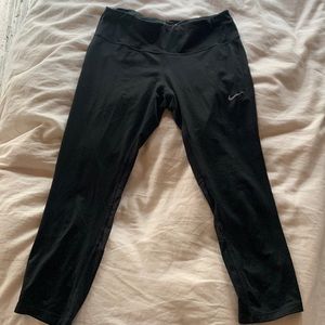 Good condition. Size small nike. Crop ends alittle under the knee. Mesh on back